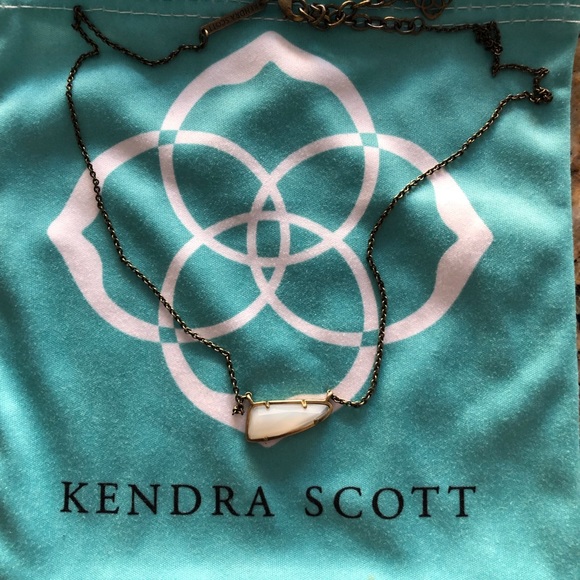 🌟SALE🌟 Kendra Scott Necklace - Picture 5 of 8